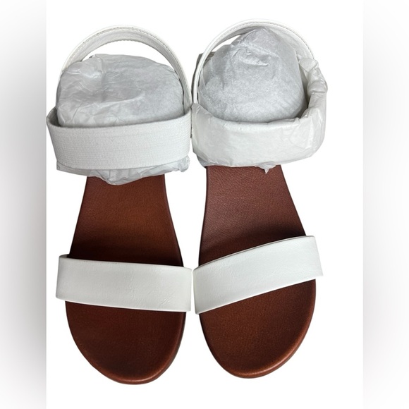 NIB Mia Cindi White Slip-on Sandals with Stretchy Straps 10 - Picture 2 of 7